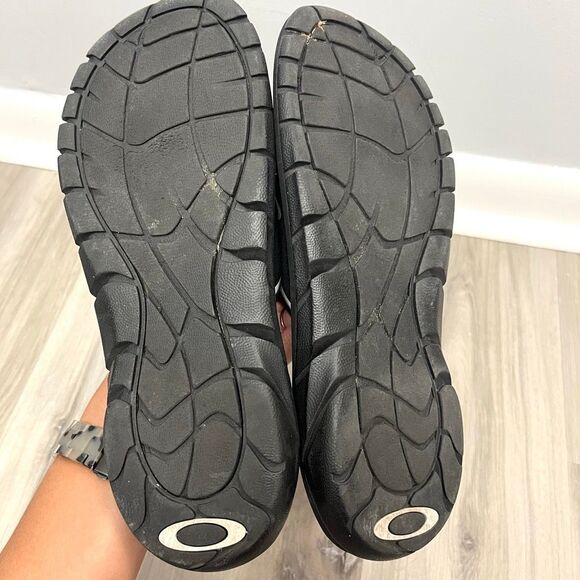 Oakley Sandals Women’s 9 Iconic Black and White Logo Slip-On Slide - Picture 3 of 5
